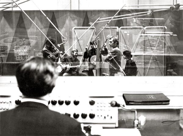 1968, 23 januari. Hilversum, de KRO studio. Opname voor de VPRO. (Foto Molly Mackenzie)