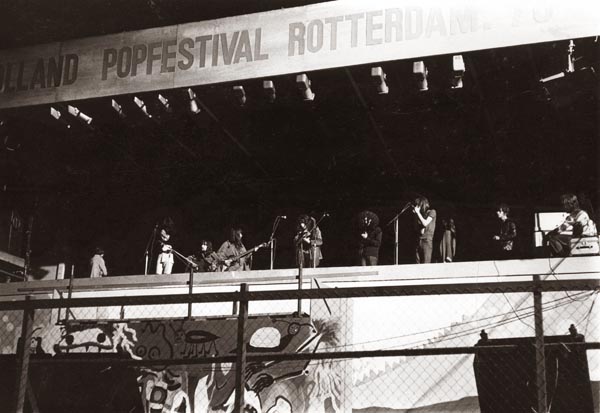 1970, donderdag 26 juni. Kralingen, het Holland Popfestival. We testen de installatie uit. Het klinkt fantastisch.